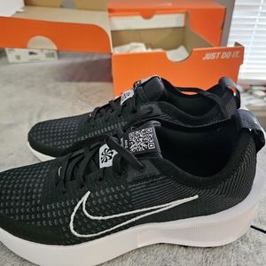 Nike Tennis Shoes size 8